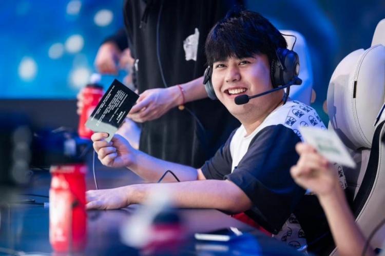 积极拼抢篮 积极拼抢篮